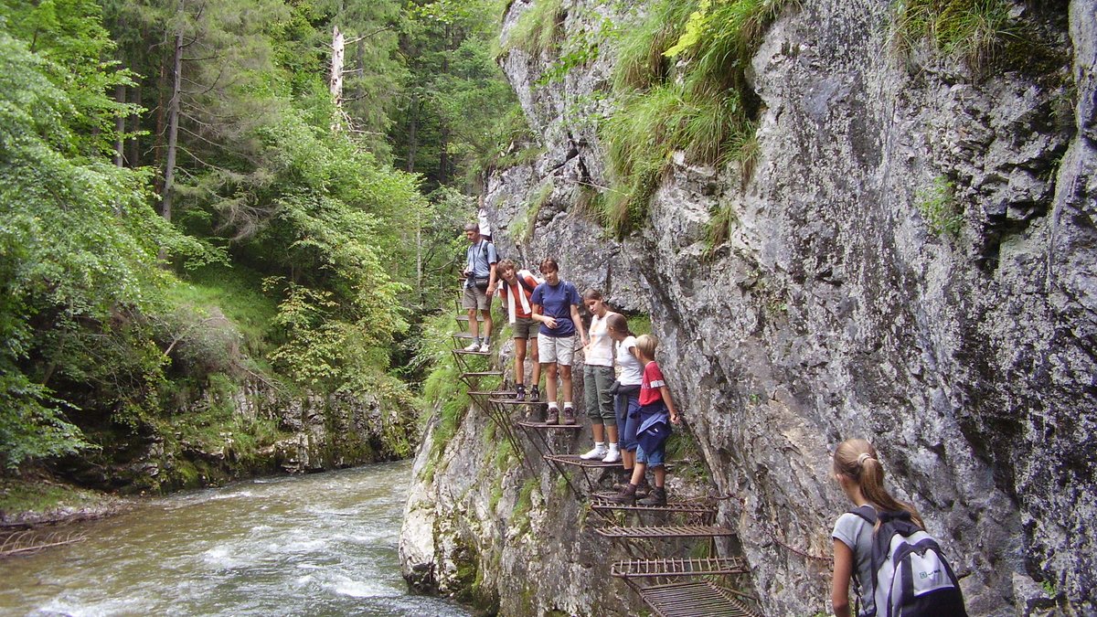 Prielom Hornádu: Adrenalínová prechádzka na stúpačkách priamo nad vodou